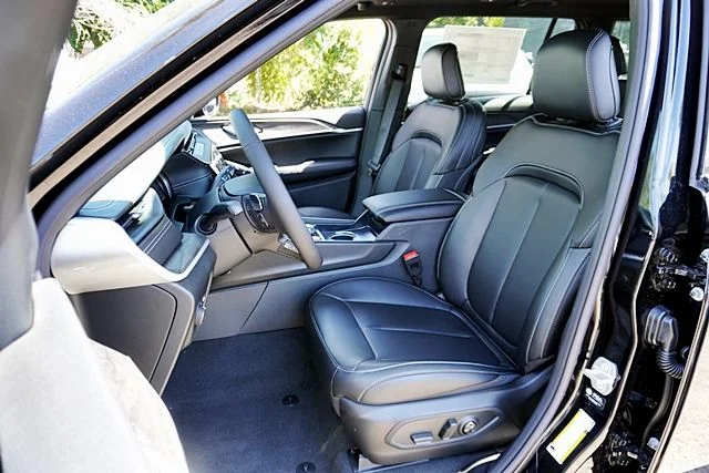 New 2026 Diamond Black Crystal Pearl-Coat Exterior Paint Jeep Limited image 19