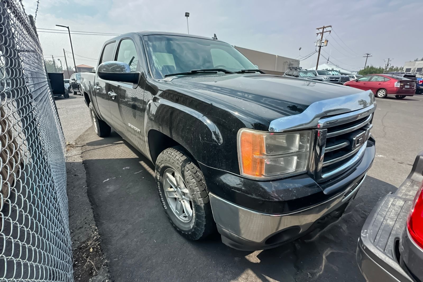 Used 2012 Black GMC SLE image 2