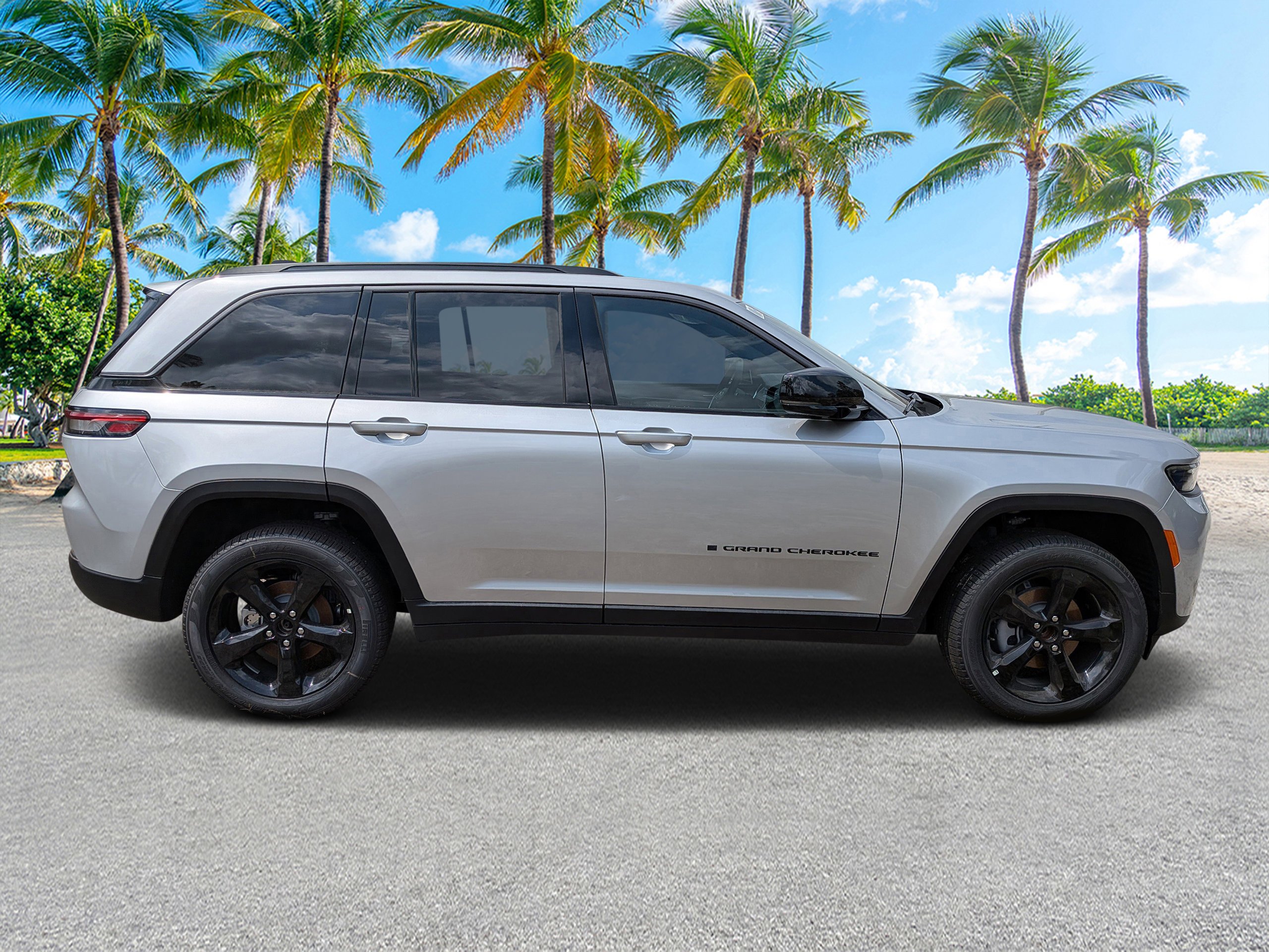 New 2026 Silver Zynith Exterior Paint Jeep Limited image 2