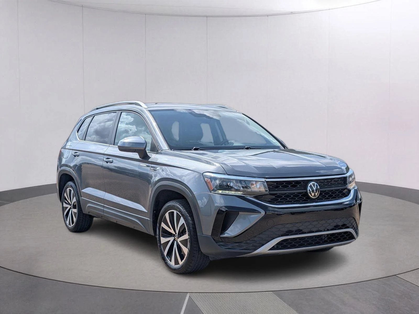 Used 2024 GRAY Volkswagen SE image 7