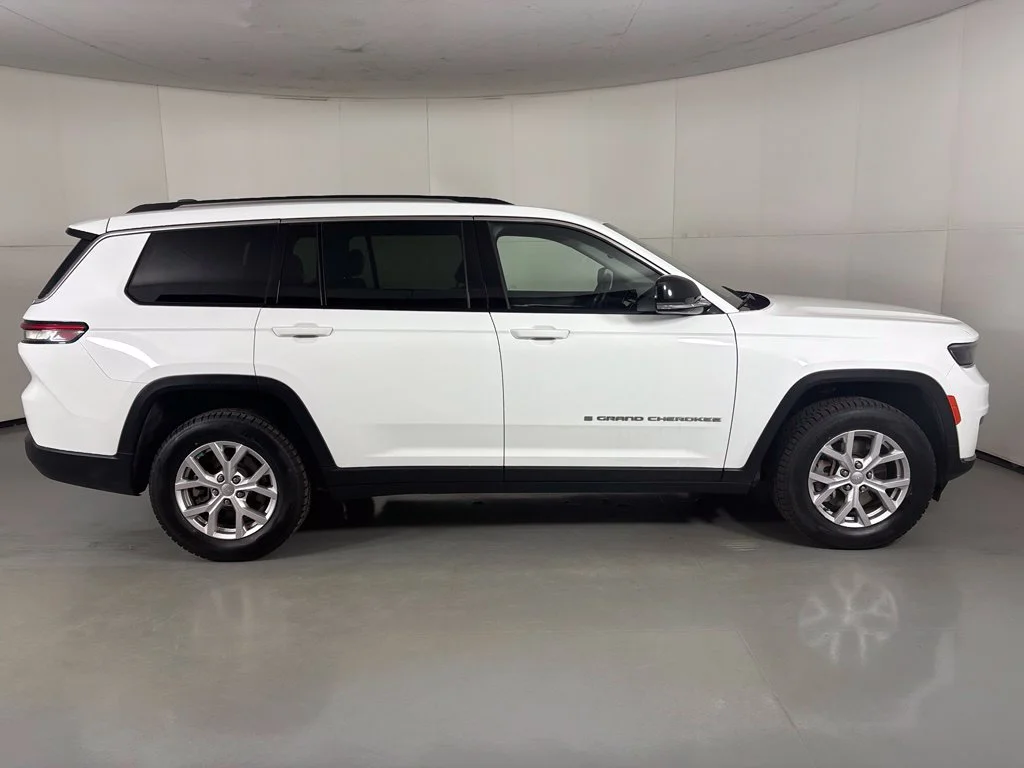 Used 2022 White Jeep Limited image 9