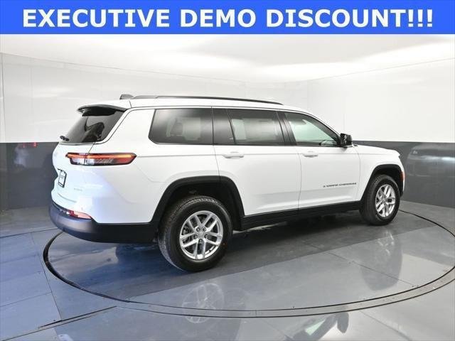 New 2026 Bright White Clear-Coat Exterior Paint Jeep Laredo X image 15