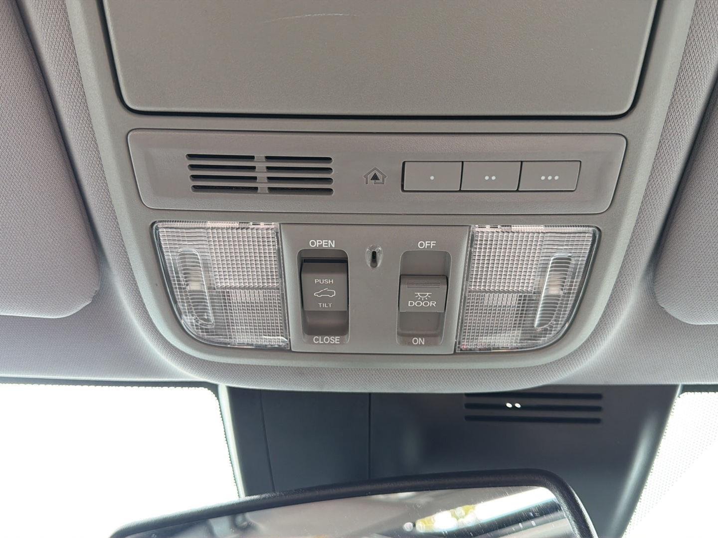 Used 2019 Lunar Silver Metallic Honda EX-L image 14