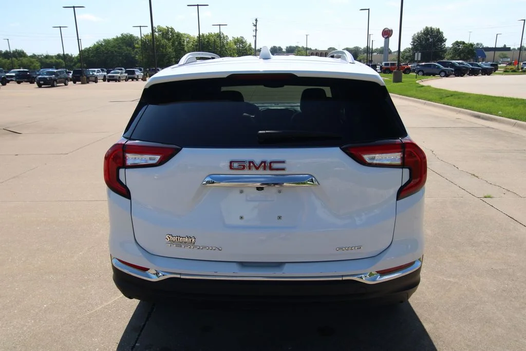 Used 2024 White GMC SLT image 13
