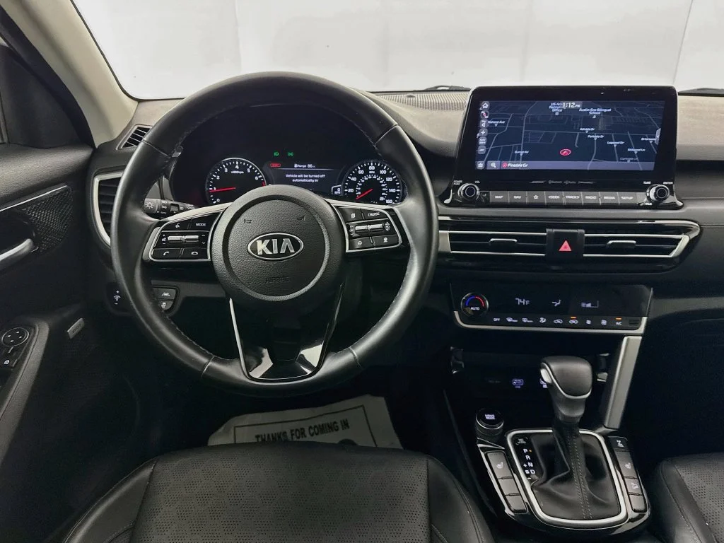 Used 2021 White Kia SX image 27