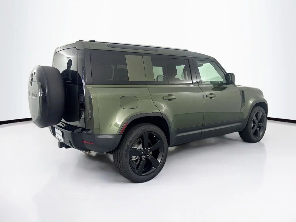 New 2026 Woolstone Green Land Rover S image 5