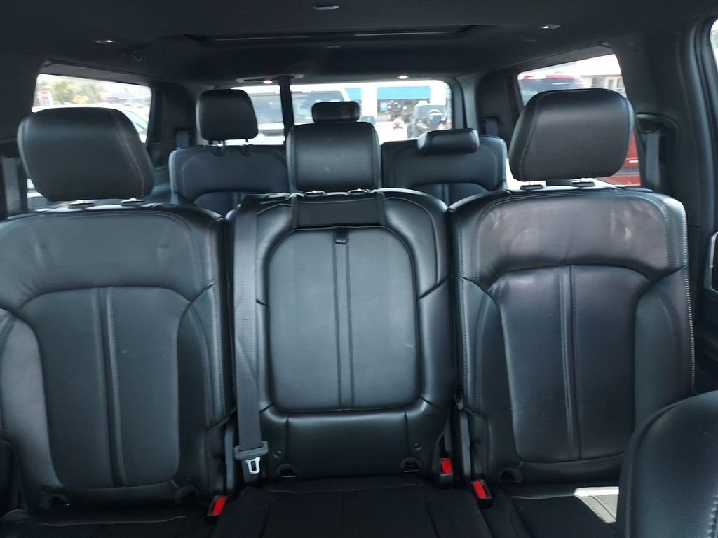 Used 2023 Gray Jeep Base image 13