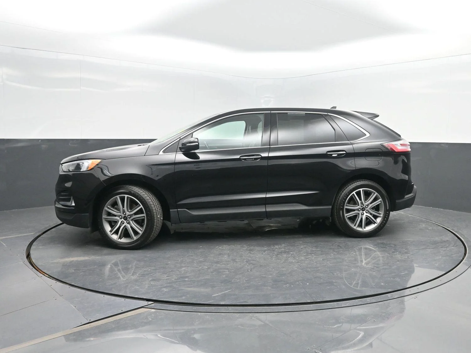 2023 Ford Edge Titanium AWD's photo