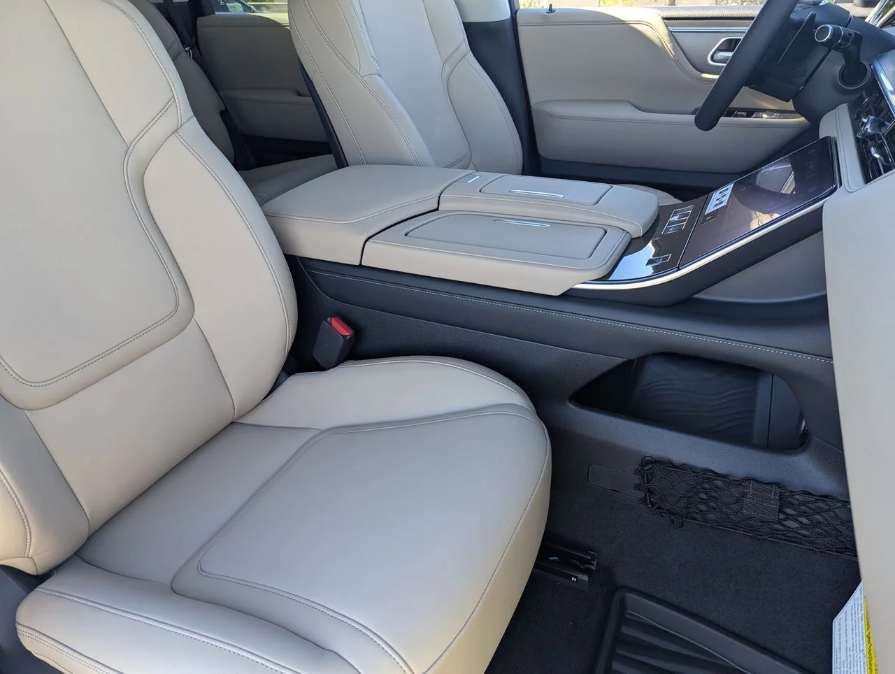 New 2026 RADIANT WHITE INFINITI Pure 4WD image 28