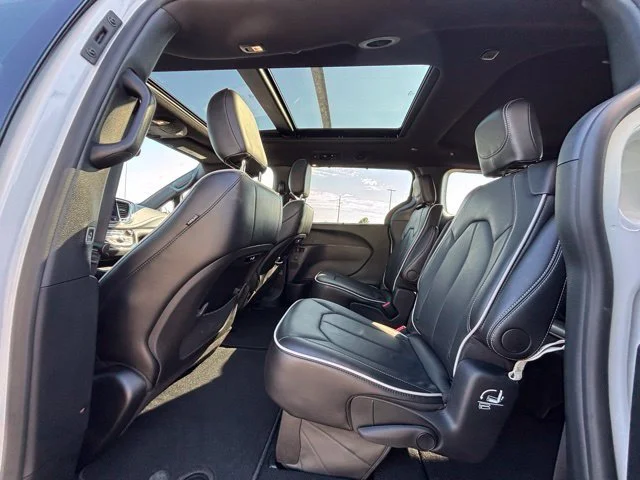 Used 2026  Chrysler Limited image 13