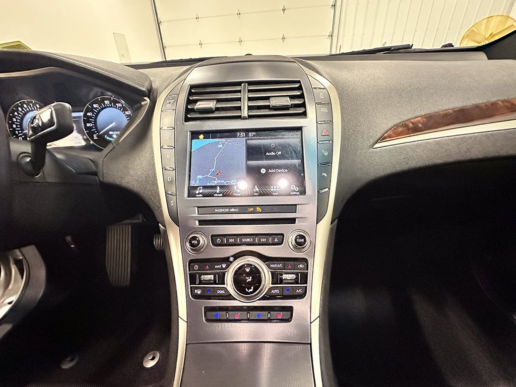 Used 2017 Silver Lincoln Reserve image 32