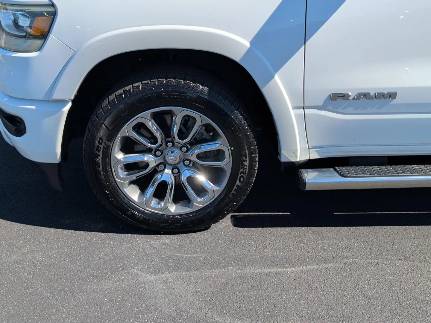 Used 2022 Bright White Clearcoat Ram Laramie image 27