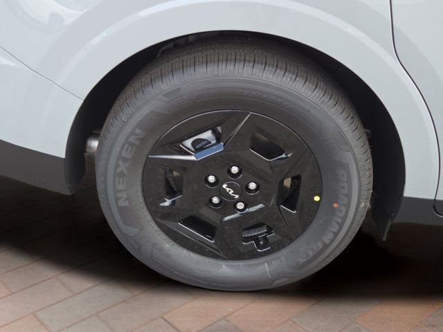 New 2027 White Kia LXS image 4