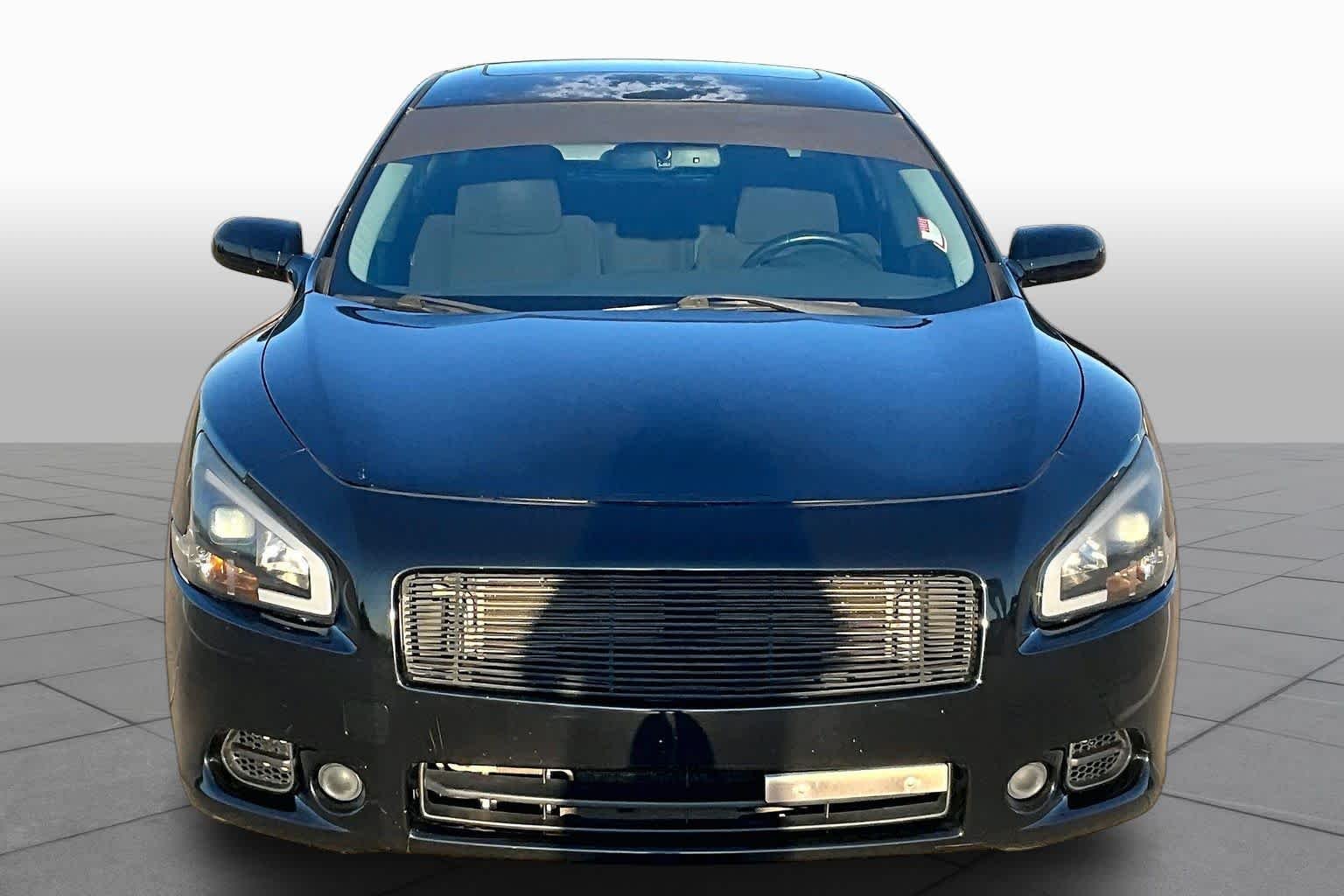Used 2011 Super Black Nissan 3.5 S image 3