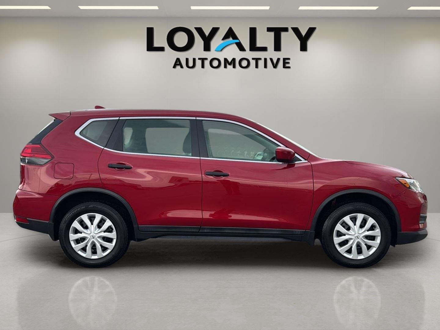 Used 2017 Palatial Ruby Nissan S image 6