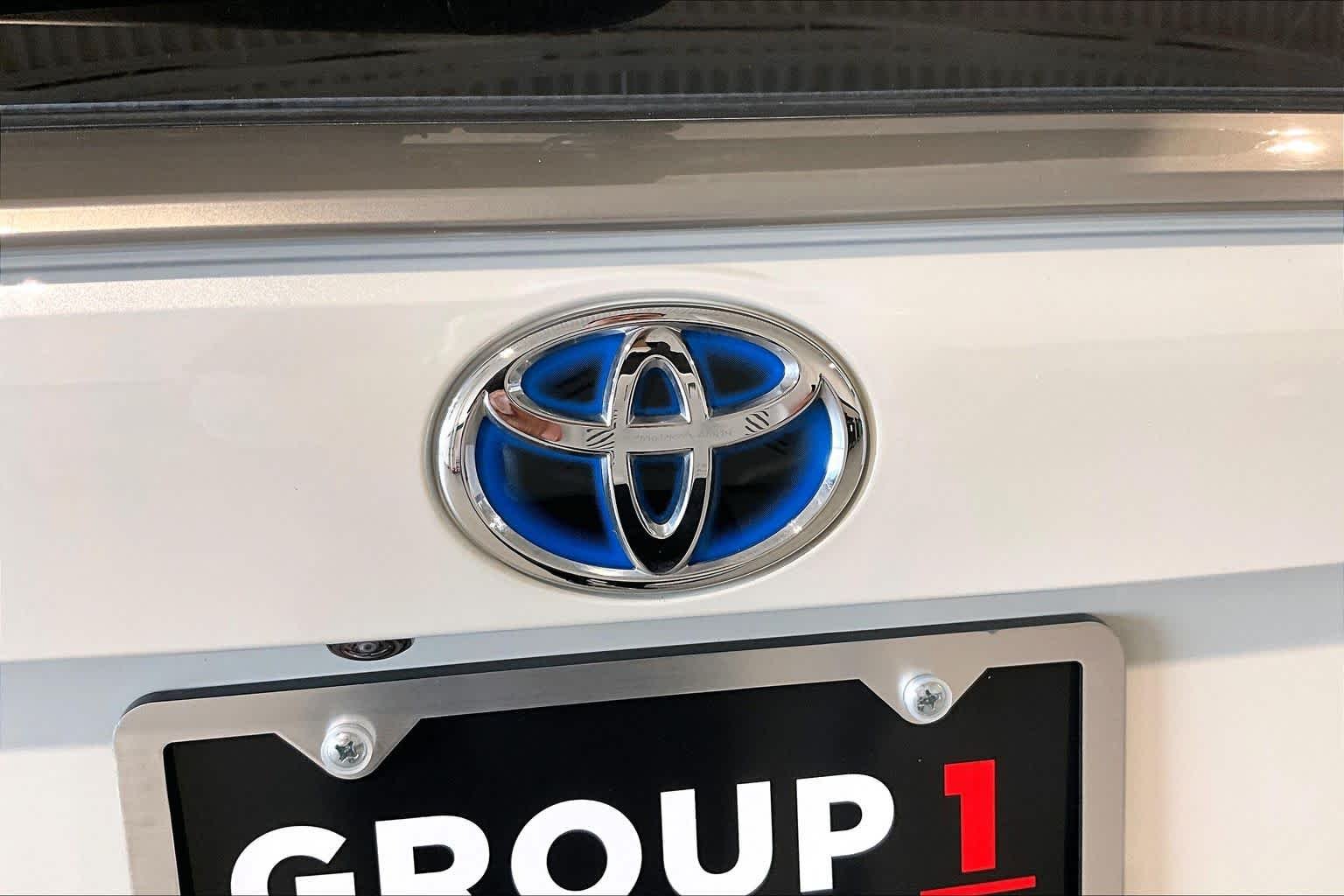 Used 2021 Blizzard Pearl/Midnight Black Metallic Toyota Hybrid XSE image 10