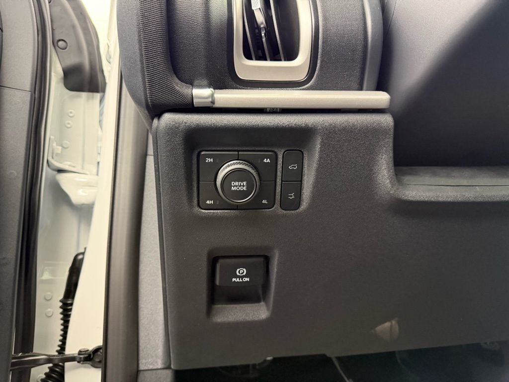 New 2026 Star White Metallic Tri-Coat Ford Active image 24