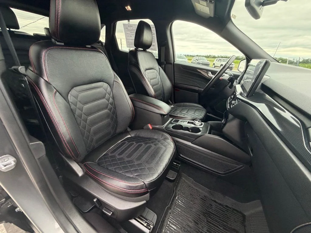 Used 2023 Gray Ford ST-Line Elite image 31