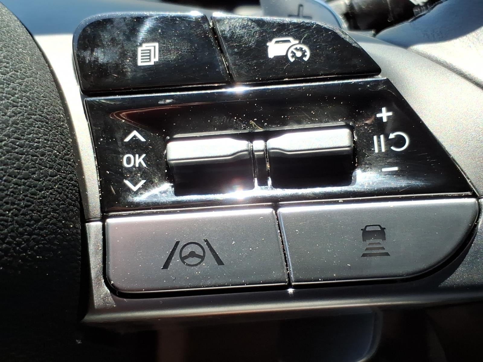 Used 2022 Ice White Hyundai Limited image 16