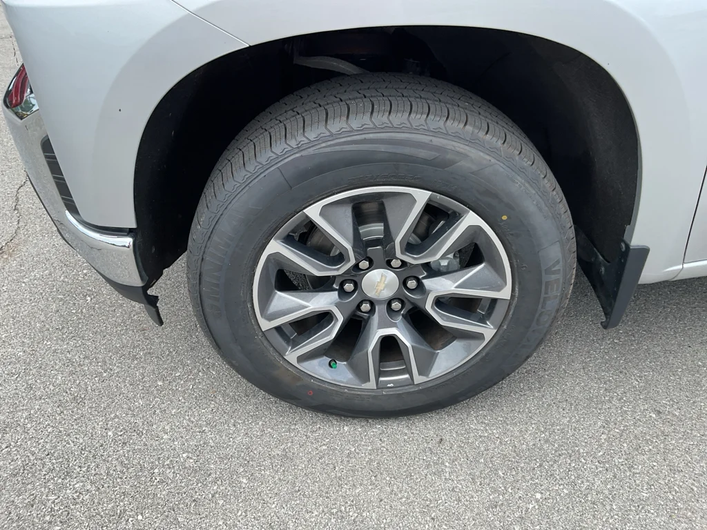 Used 2022 Silver Ice Metallic Chevrolet LT image 5