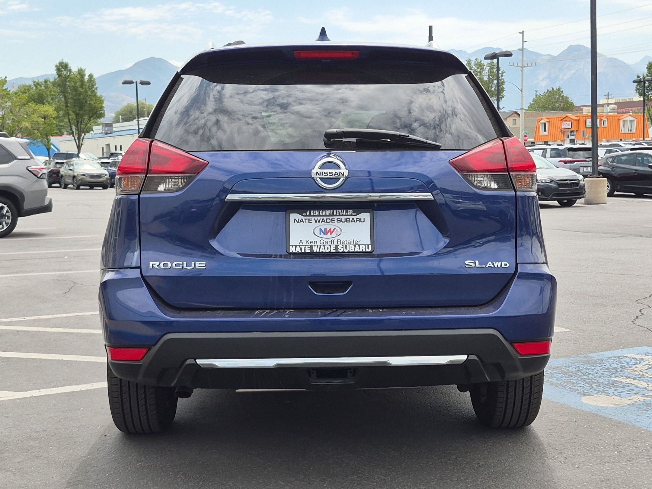 Used 2018 Caspian Blue Nissan SL image 4