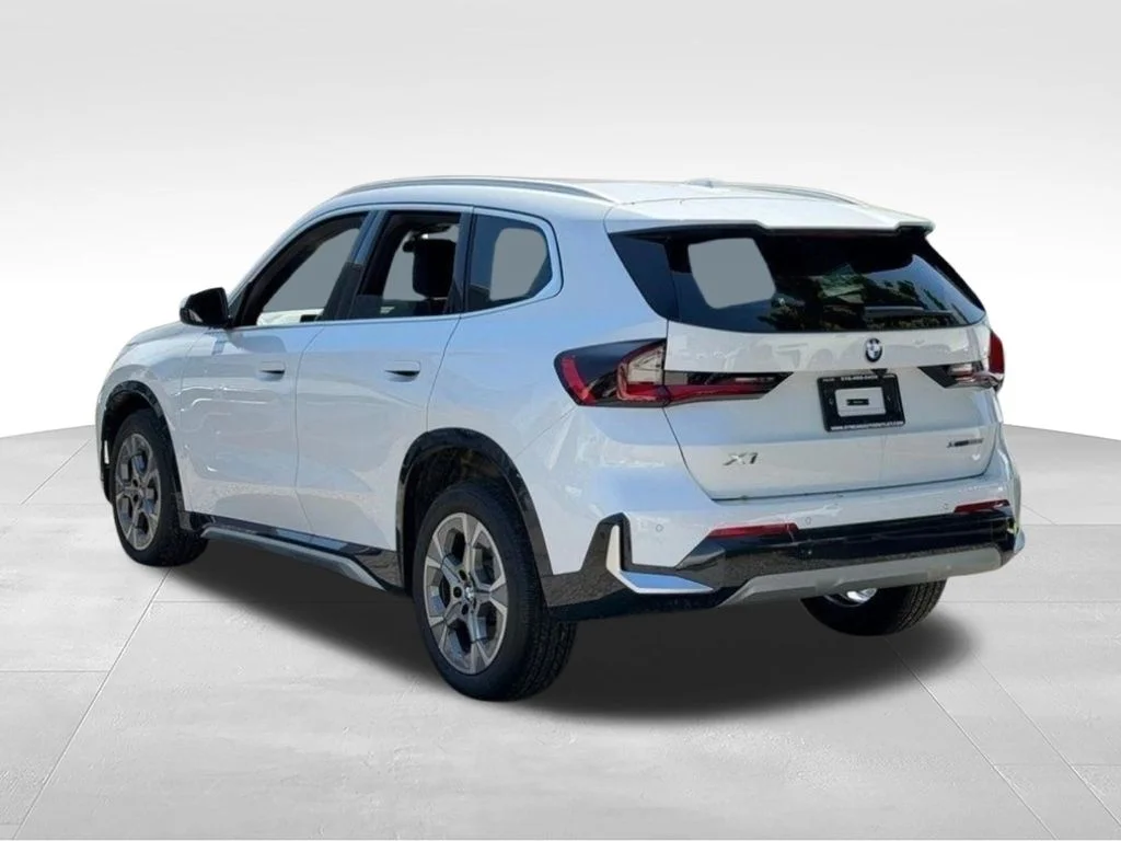 Used 2026 White BMW xDrive28i image 5