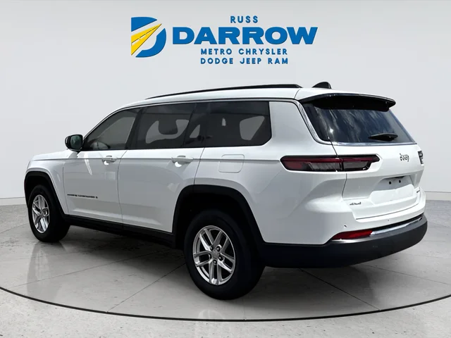 Used 2025 White Jeep Laredo image 3