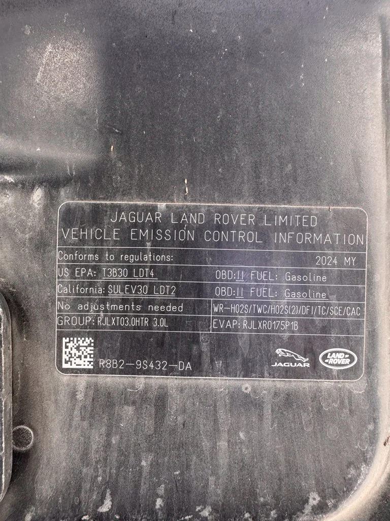 Used 2024 Black Land Rover X-Dynamic SE image 6
