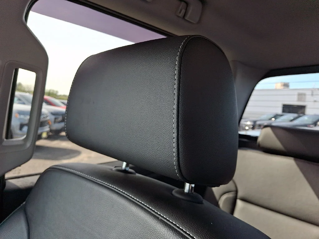 Used 2018 BLACK Chevrolet LT image 18