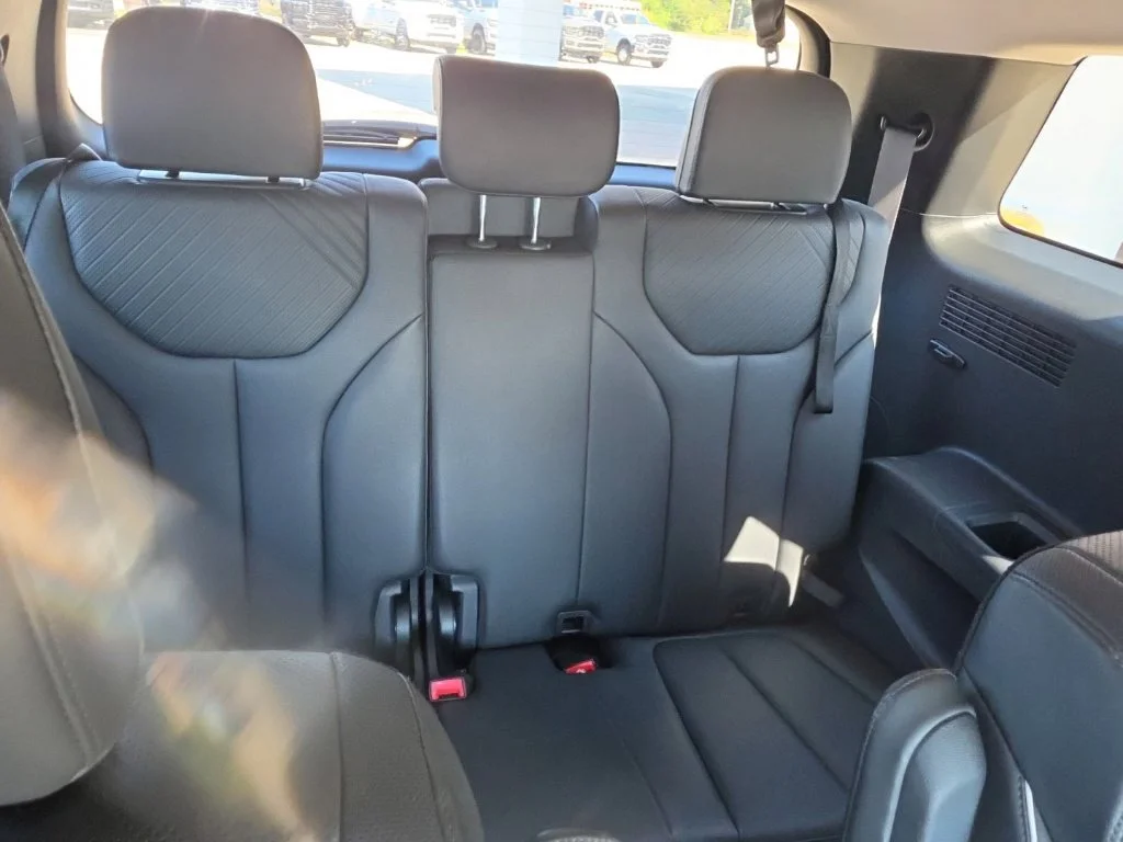 Used 2025 White Hyundai SEL image 20