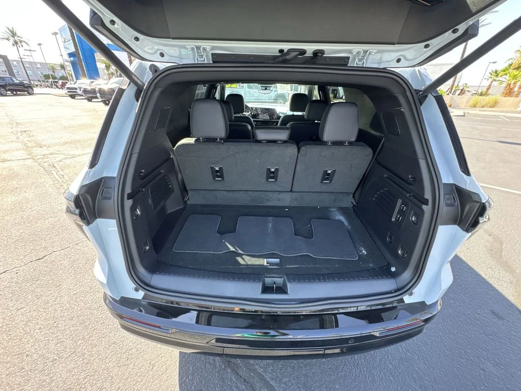 Used 2026 White Chevrolet High Country image 27
