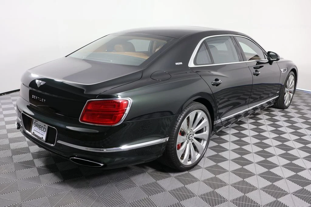 Used 2021 Midnight Emerald Bentley W12 image 12