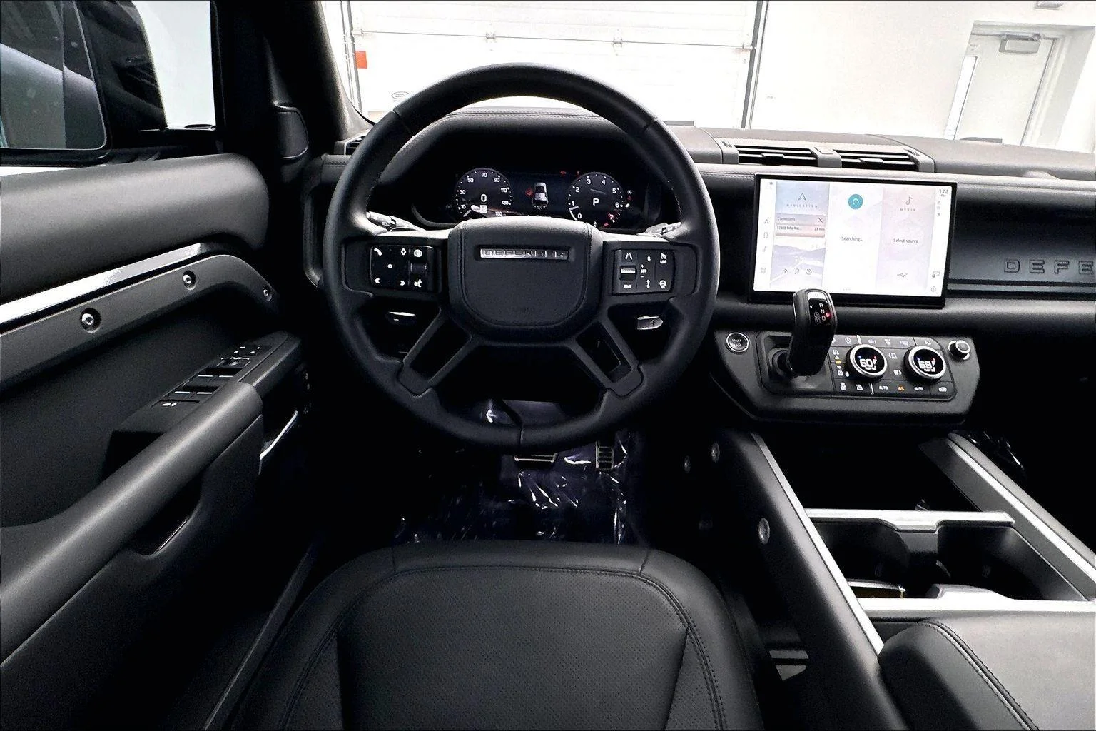 Used 2025 Santorini Black Metallic Land Rover V8 image 7