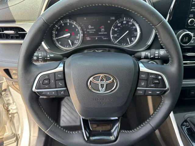 Certified Used 2020 CELESTIAL SILVER METALLIC Toyota XLE image 13