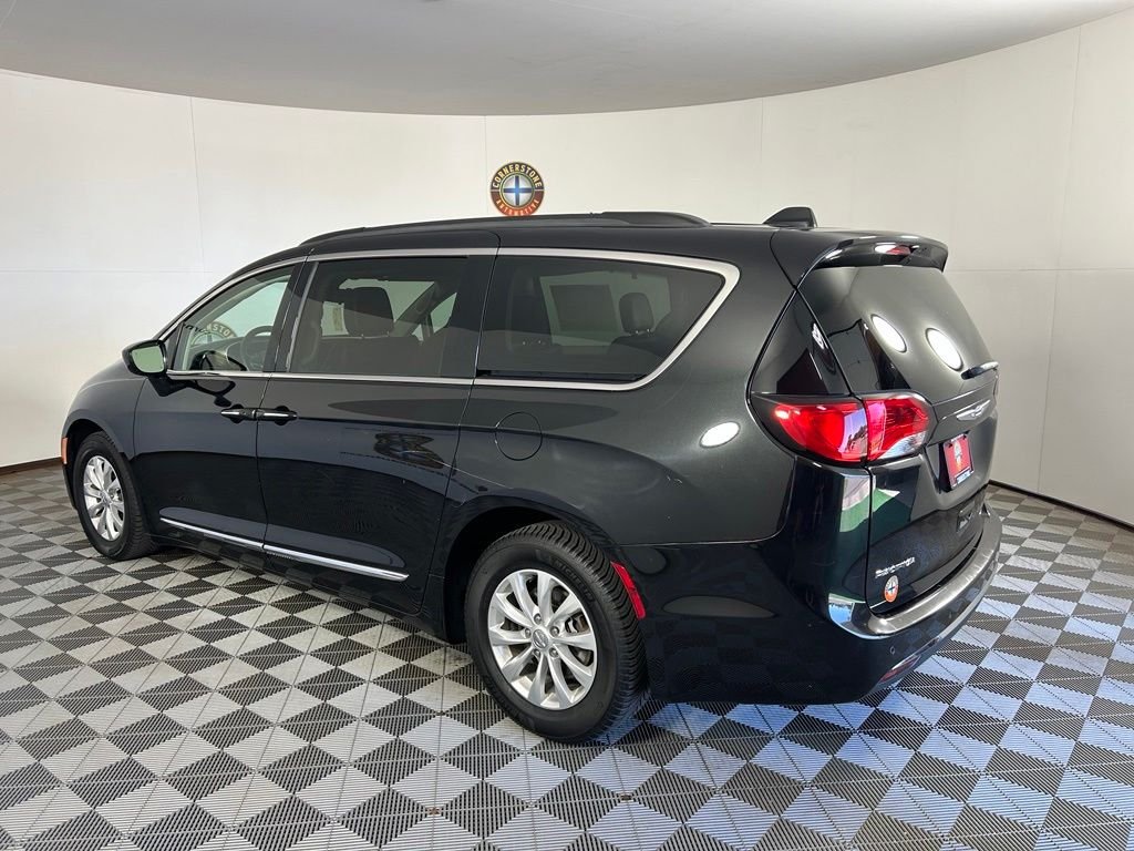 Used 2017 Black Chrysler Touring L image 18