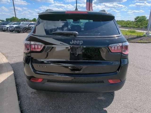 New 2026 Black Jeep Latitude image 27