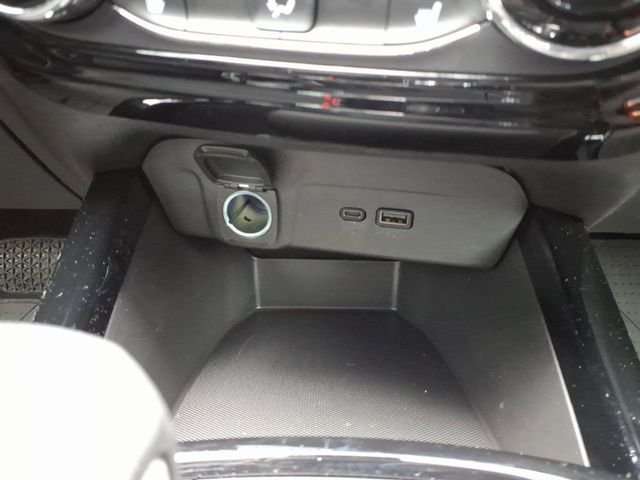 Used 2025 White Chevrolet 2RS image 18