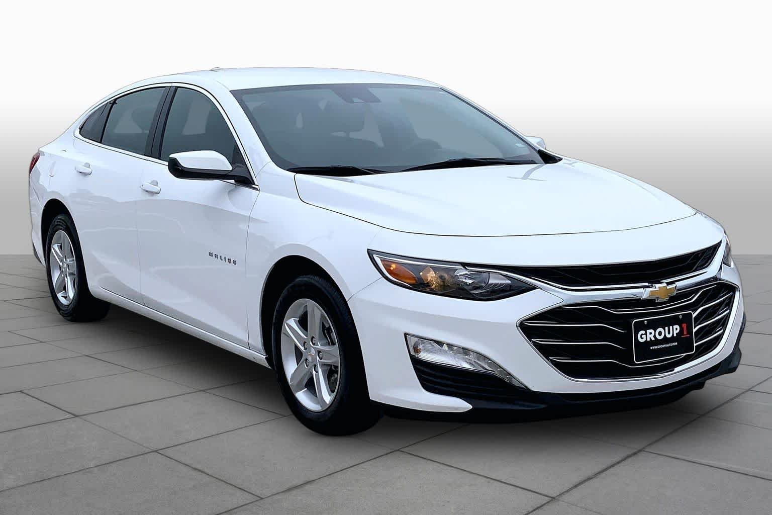 Used 2024 Summit White Chevrolet LT image 3