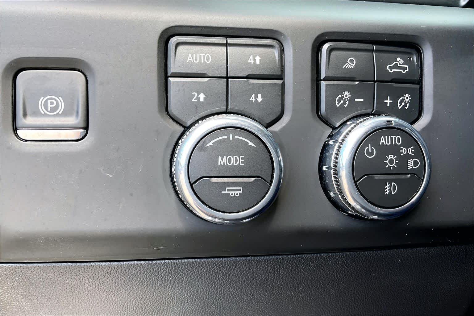 Used 2026 Summit White GMC AT4 image 36