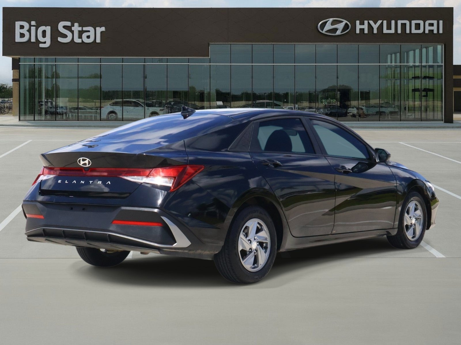 Used 2025 Abyss Black Hyundai SE image 4