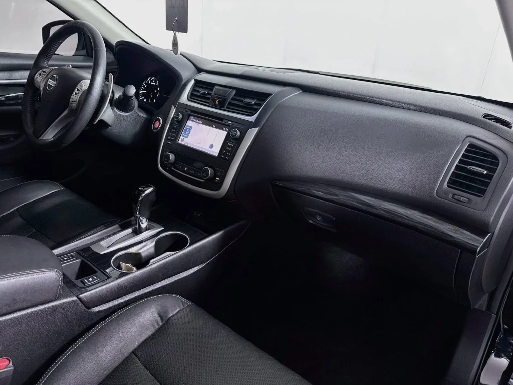 Used 2016 Black Nissan 3.5 SL image 36