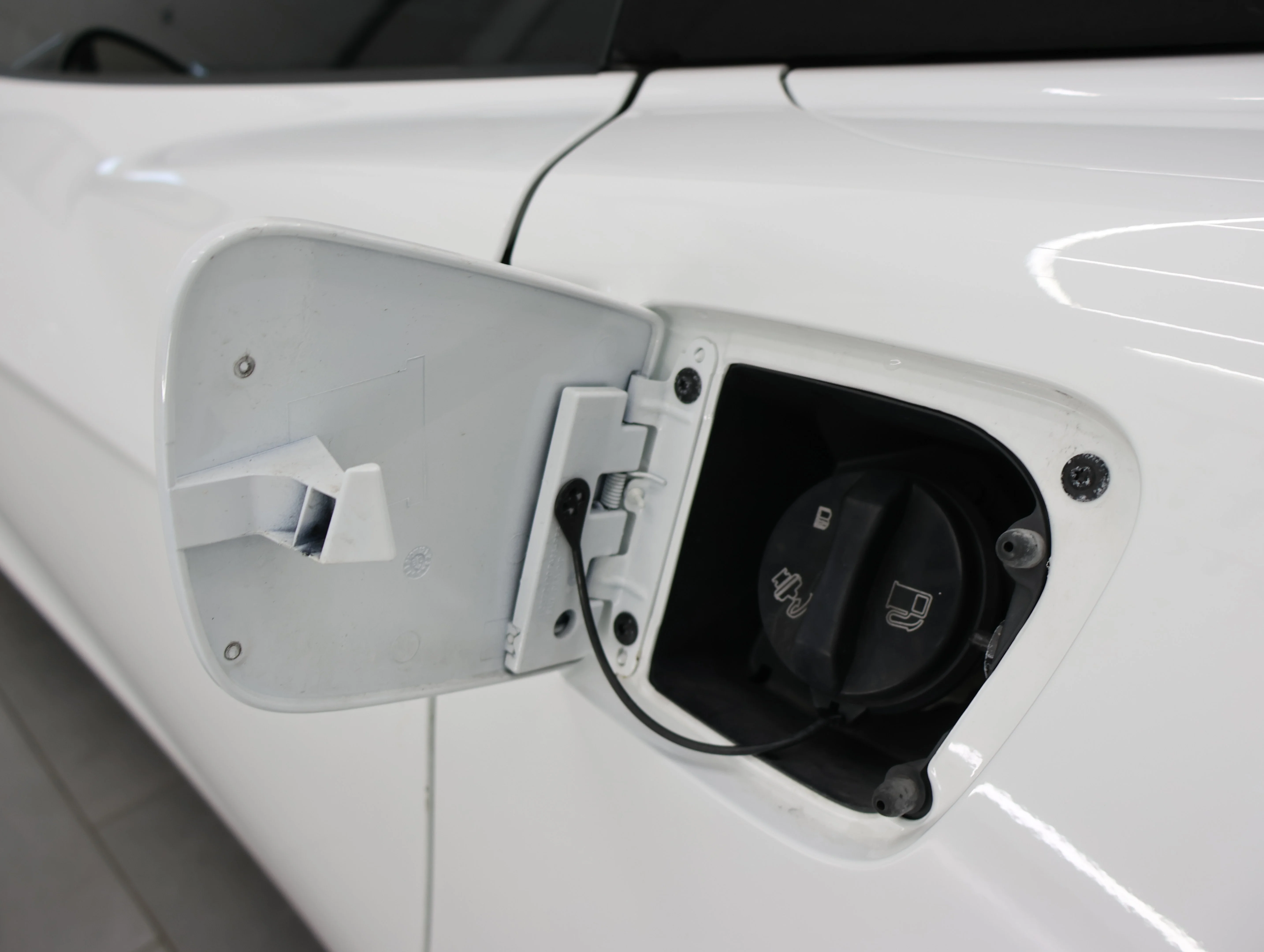 Used 2007 Arctic White Chevrolet Base image 27
