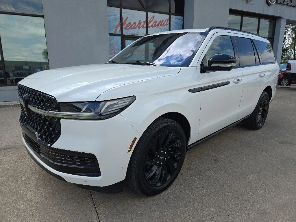 Used 2025 Lincoln Navigator Reserve with VIN 5LMJJ2LG3SEL00636 for sale in Kansas City