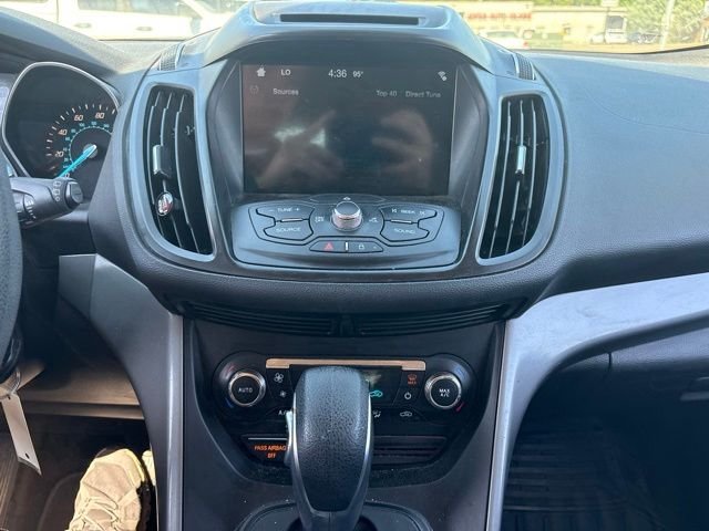 Used 2016 Orange Ford SE image 3