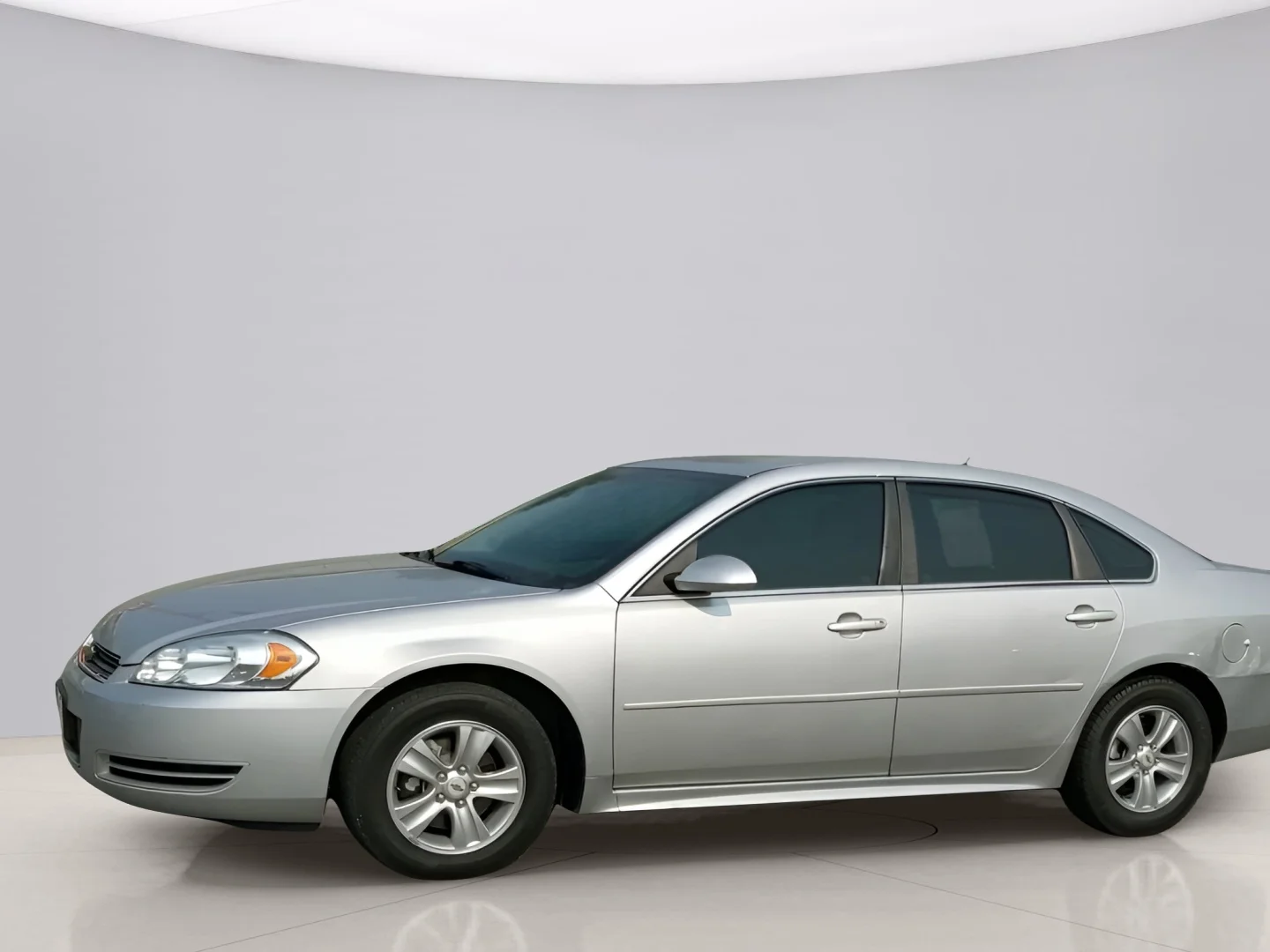 Used 2015 Silver Chevrolet LIMITED image 5
