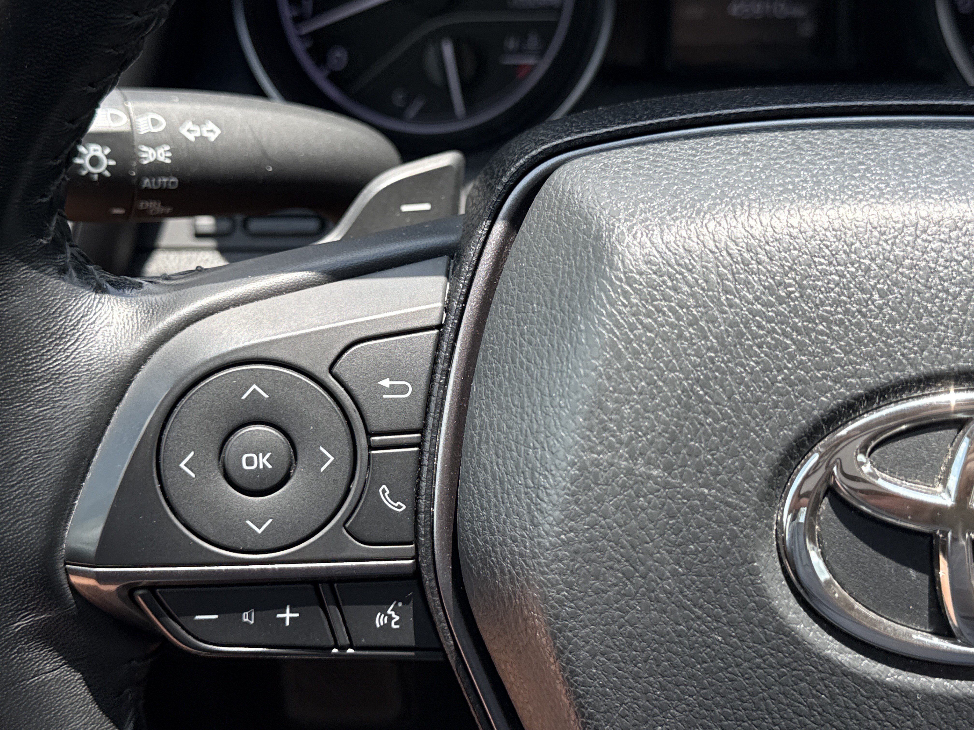 Used 2024 Ice Cap Toyota SE image 18