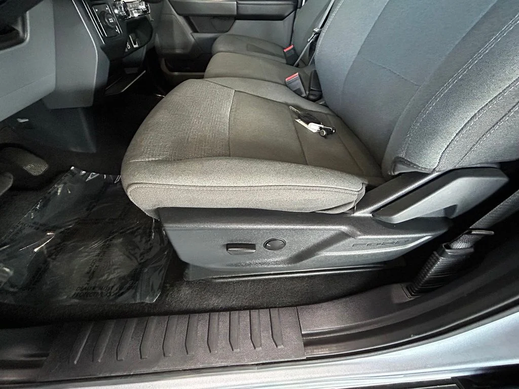 Used 2025 Silver Metallic Ford XLT image 31