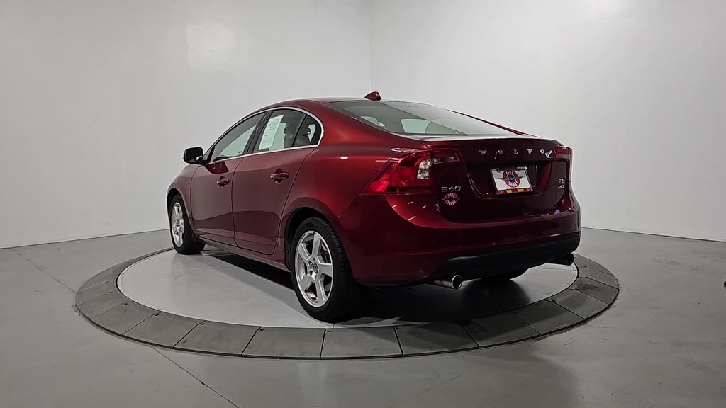 Used 2013 Red Volvo  image 3