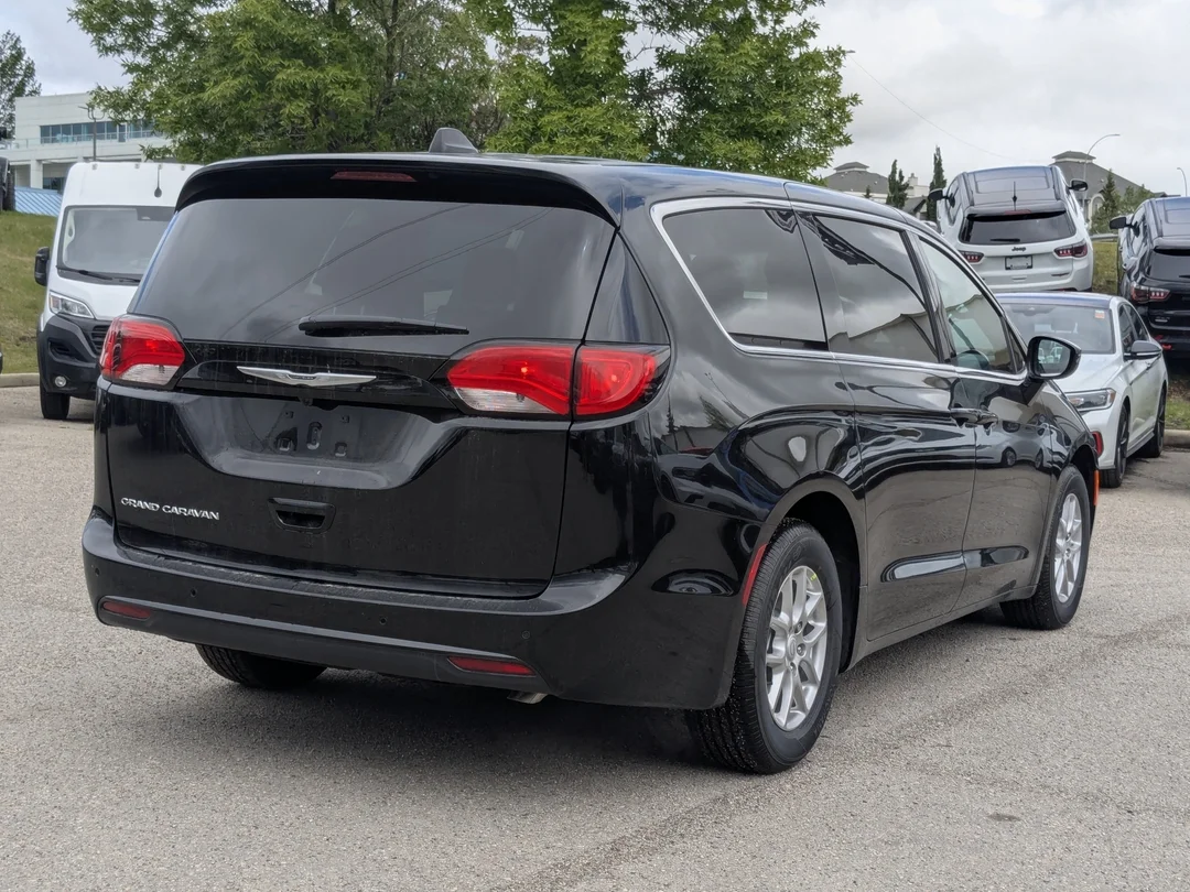 New 2026 Black Chrysler SXT - - FWD - Stow n Go Seats - Power Sliding Doors - Heated Seats - Adaptive Cruise & More! image 8