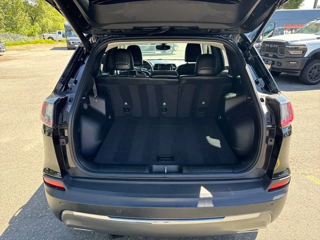 Used 2019 Diamond Black Crystal Pearlcoat Jeep Limited image 12